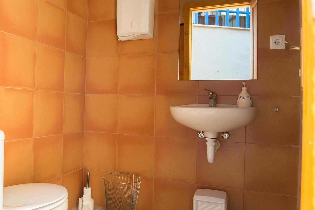 Crux Albergue Adahuesca Esterno foto