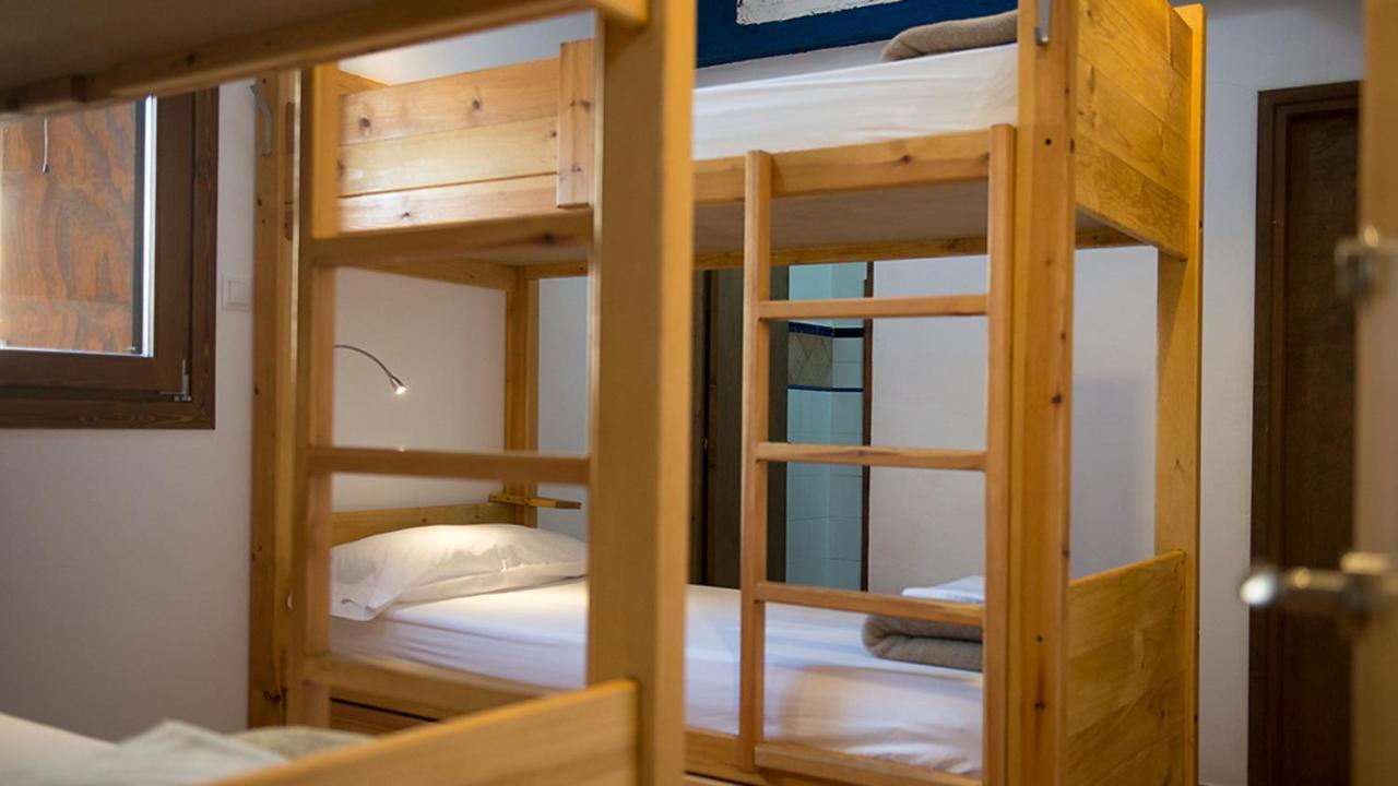 Crux Albergue Adahuesca Esterno foto